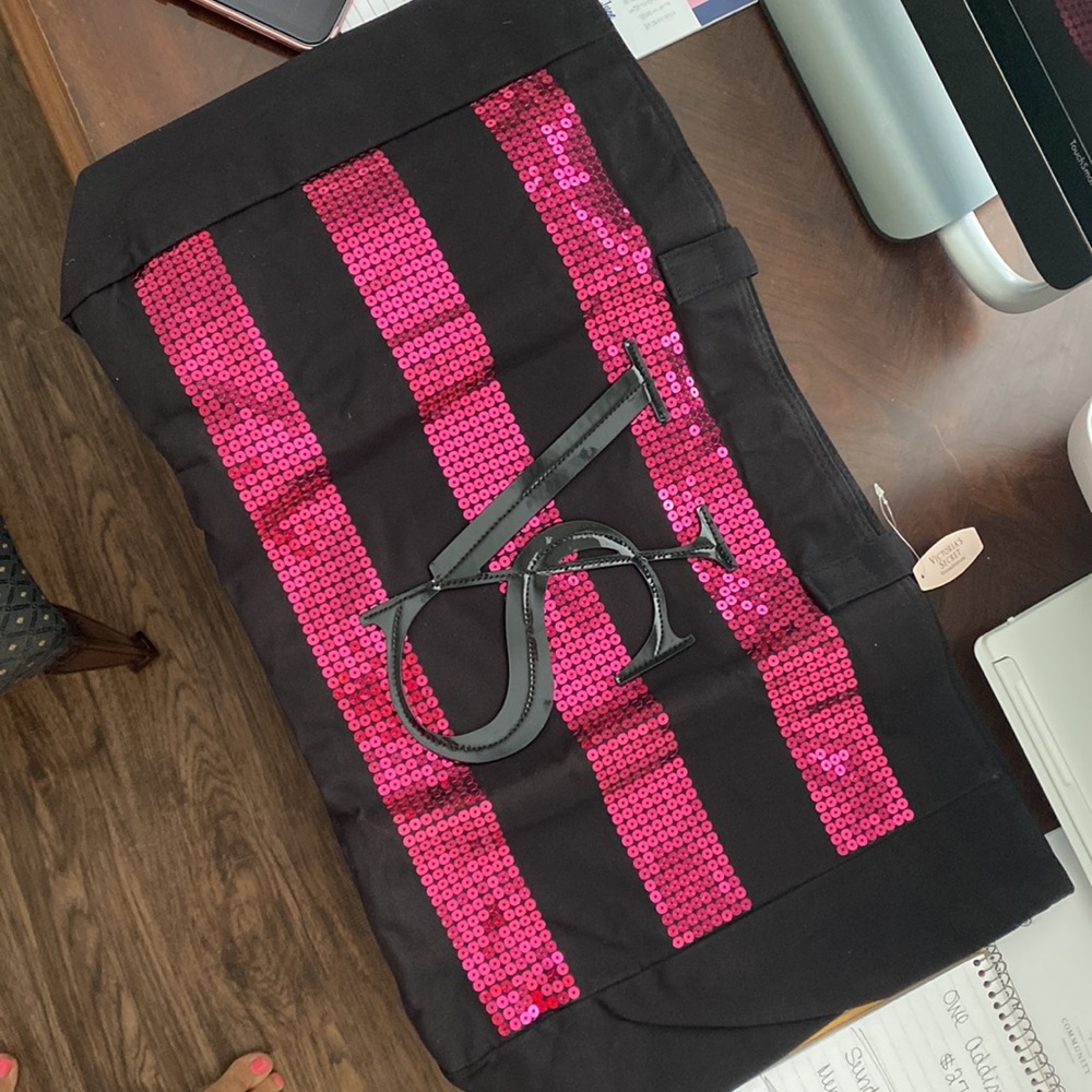 NWT VICTORIAS SECRET TOTE BAG & BONUS